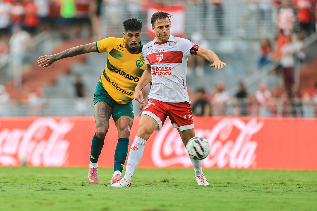 crb-goleia-o-cuiaba-por-3-a-0-e-entra-na-briga-direta-pelo-g6-da-serie-b